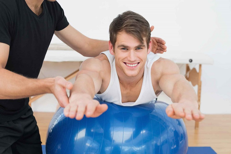 Übungen op engem Fitball fir Prostatitis